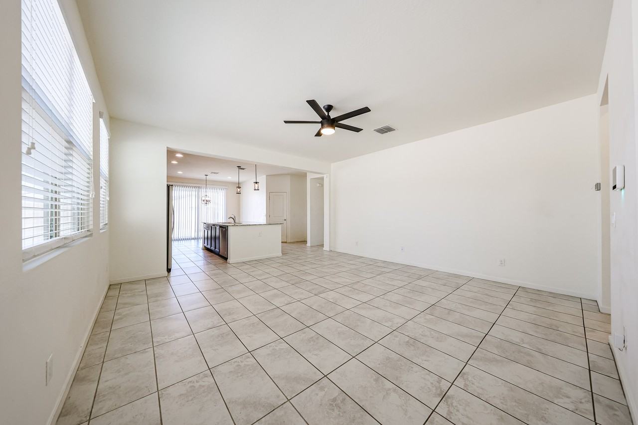 23700 W Watkins St - Photo 7 of 33