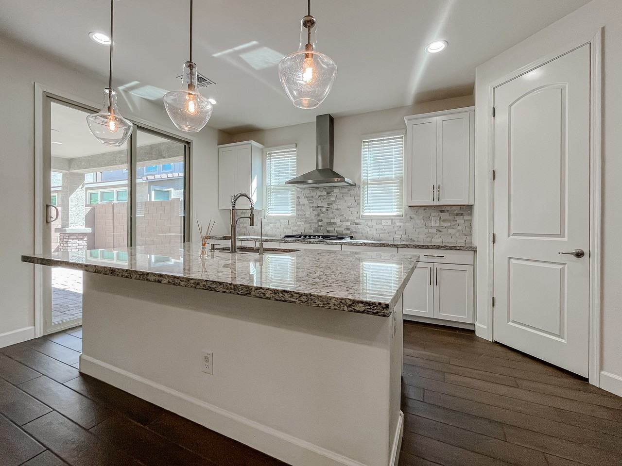 657 W Browning Pl - Photo 4 of 42