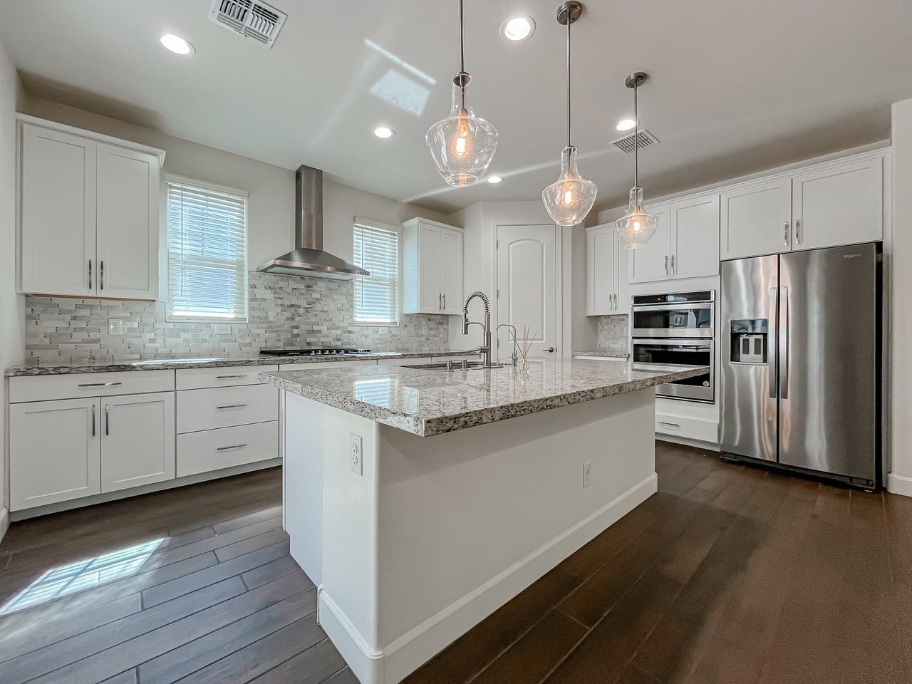 657 W Browning Pl - Photo 6 of 42