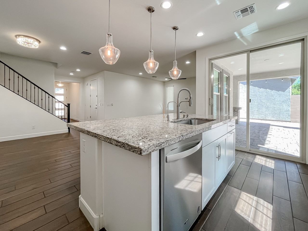 657 W Browning Pl - Photo 7 of 42