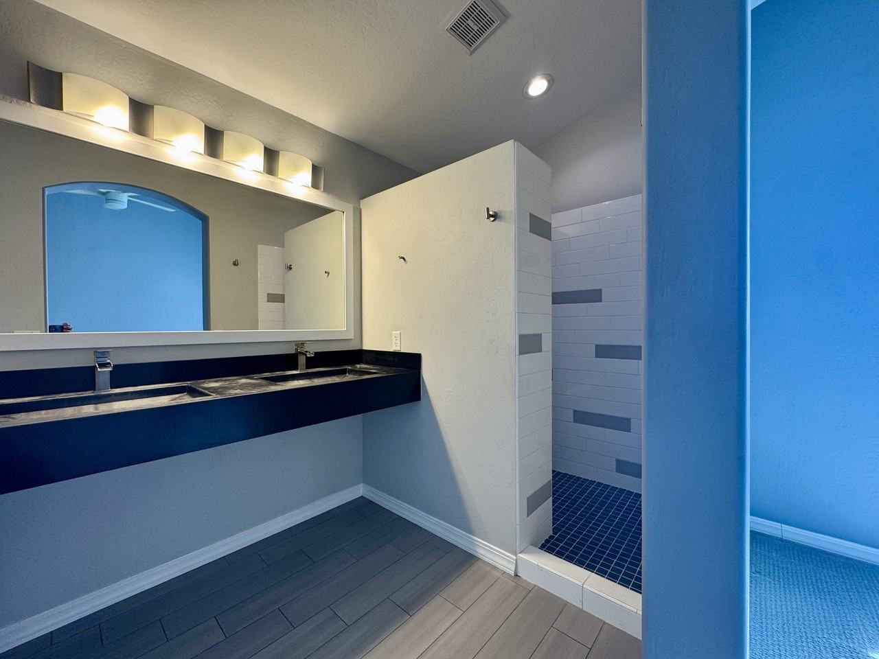 8667 E Pinchot Ave - Photo 5 of 27