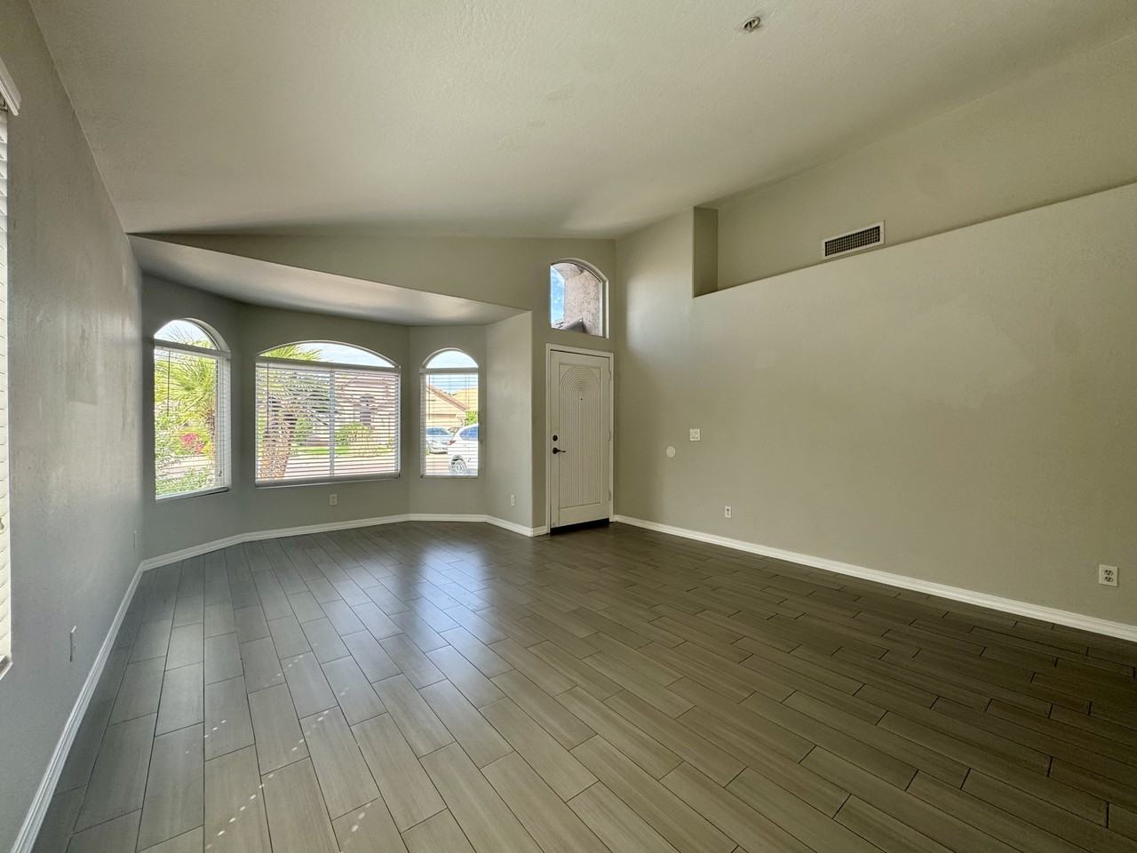 8667 E Pinchot Ave - Photo 6 of 27