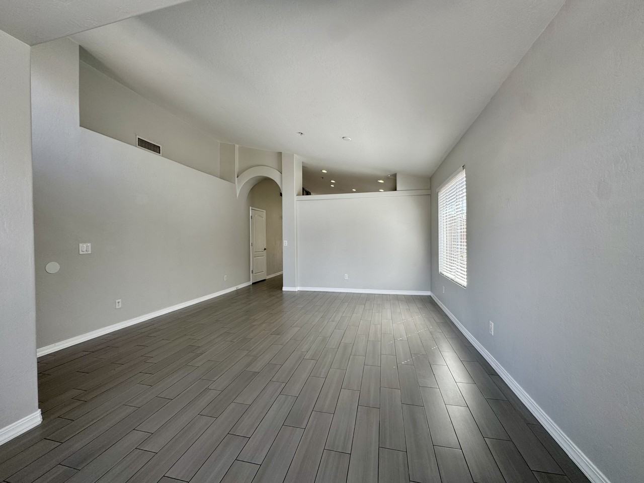 8667 E Pinchot Ave - Photo 7 of 27