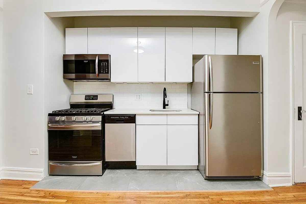 3131 138th St #AL - Photo 3 of 4