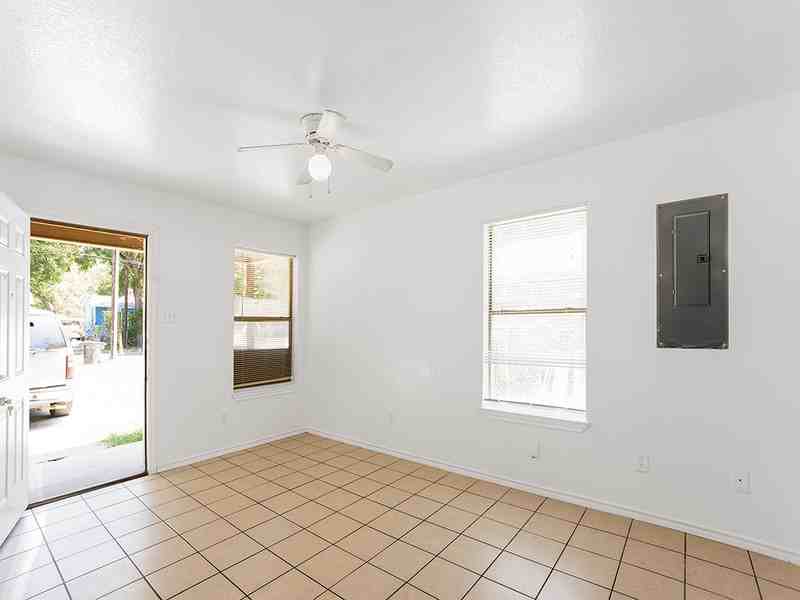 315 Isbell Rd - Photo 4 of 20