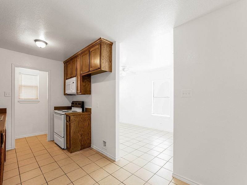 315 Isbell Rd - Photo 6 of 20