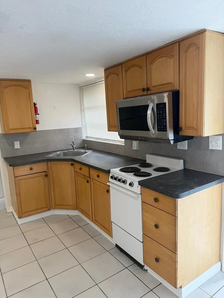 1101 N 58th Ave #3 - Photo 3 of 7