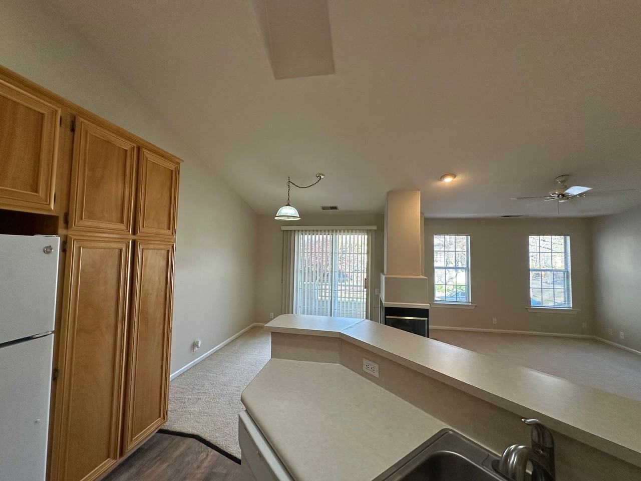 1905 22nd St - Photo 4 of 50