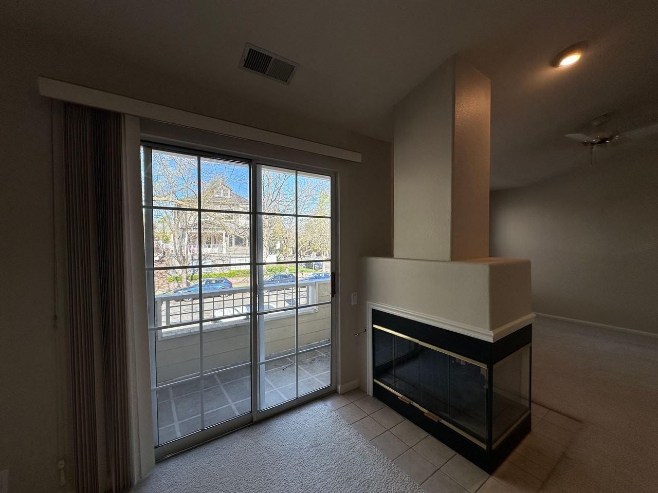 1905 22nd St - Photo 5 of 50