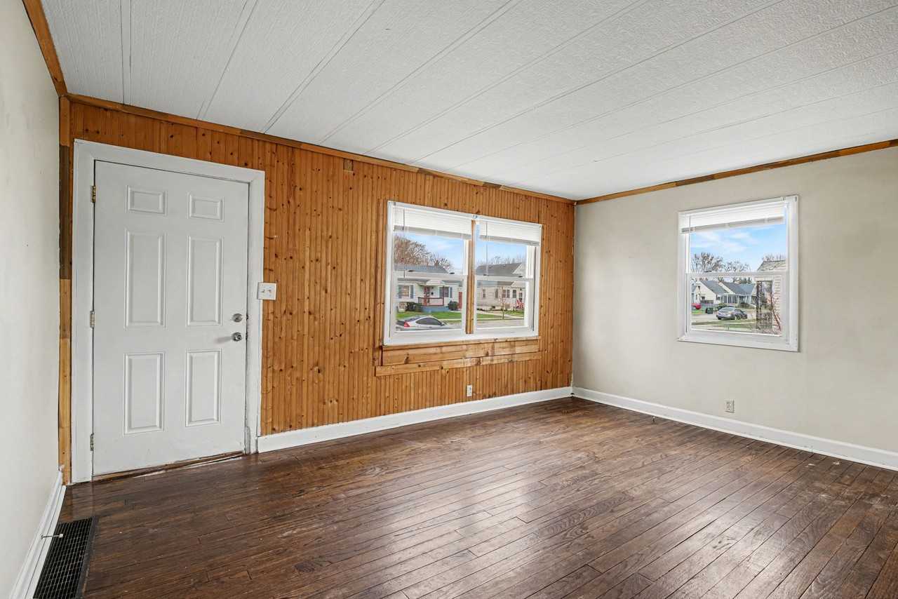 806 S Albert Ave - Photo 3 of 18