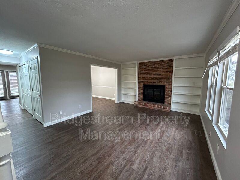 1076 Beryl Trl - Photo 4 of 18