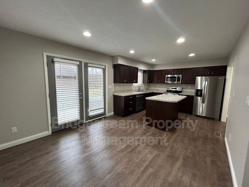 1076 Beryl Trl - Photo 5 of 18