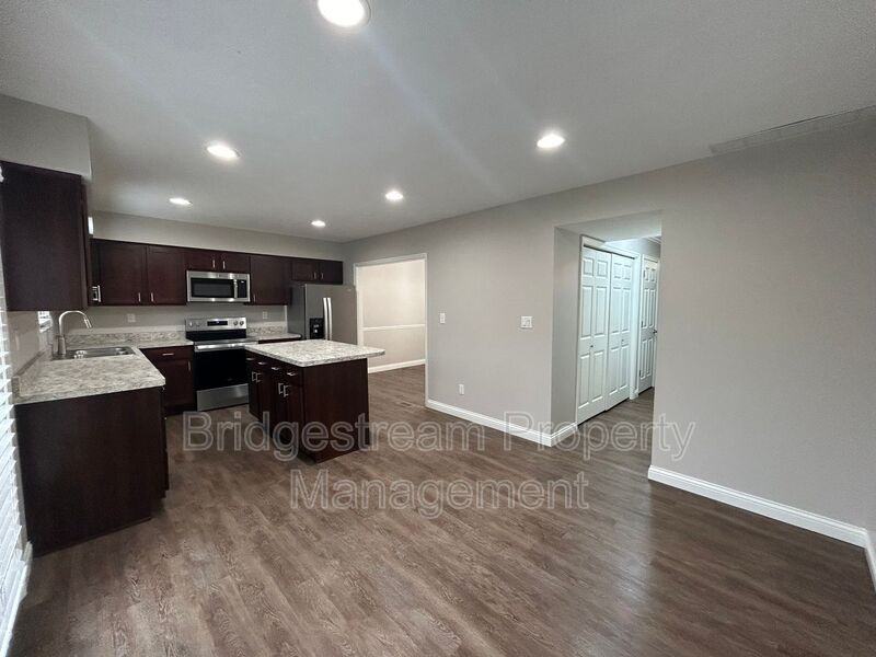 1076 Beryl Trl - Photo 6 of 18