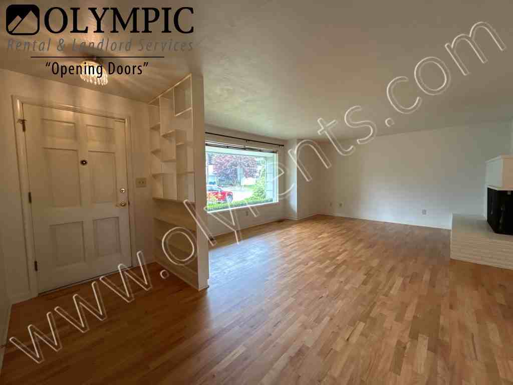 4002 Southglen Ave Se - Photo 3 of 24