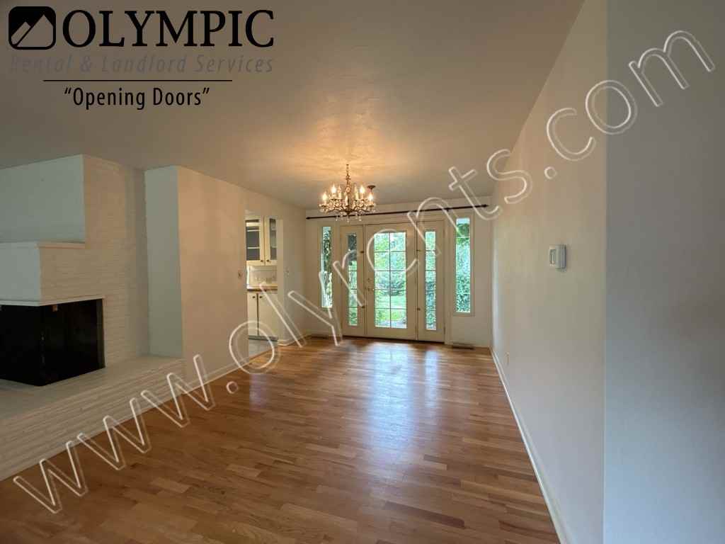 4002 Southglen Ave Se - Photo 4 of 24