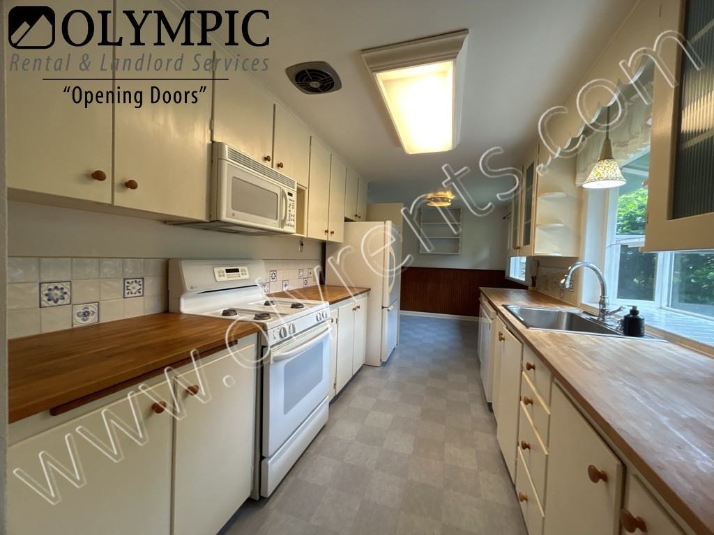 4002 Southglen Ave Se - Photo 5 of 24