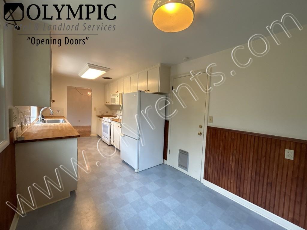 4002 Southglen Ave Se - Photo 6 of 24