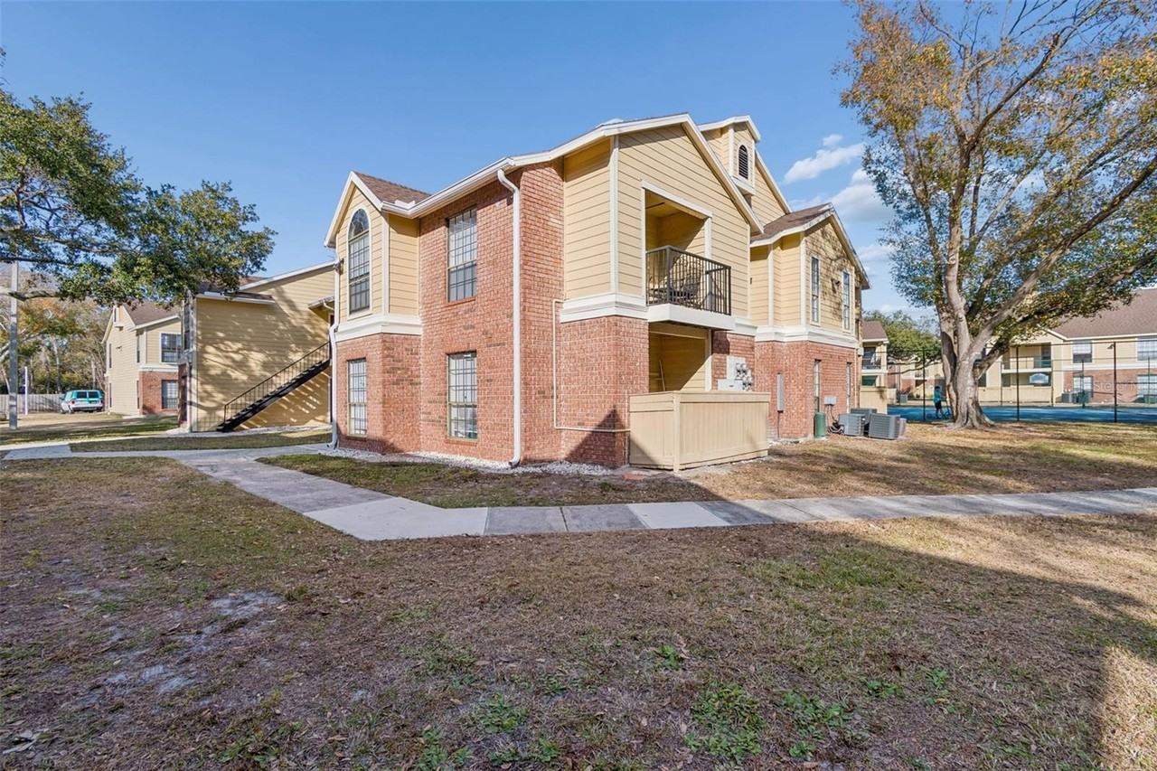 8742 Mallard Reserve Dr #105 - Photo 5 of 48