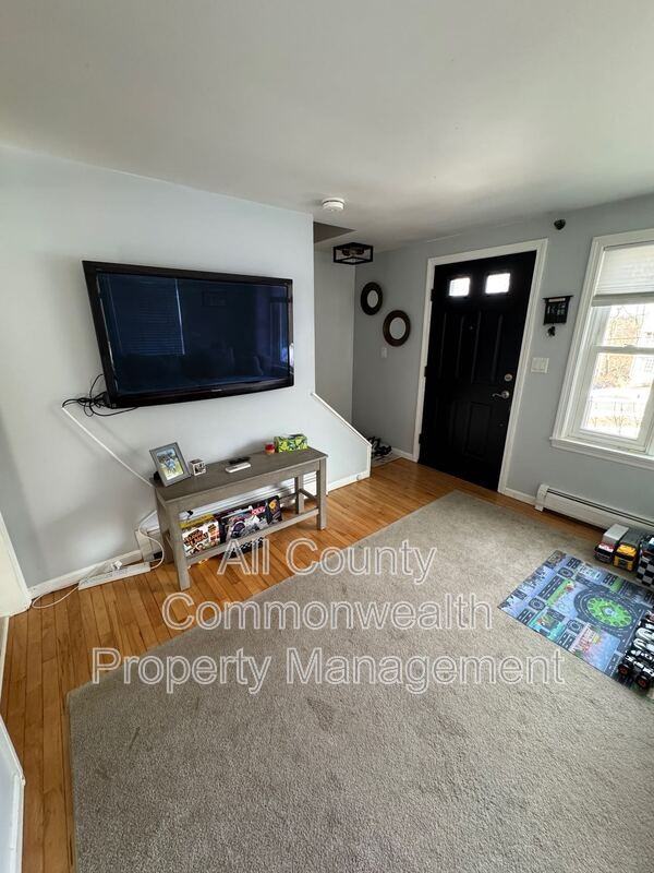 26 Tiverton Ave - Photo 3 of 13