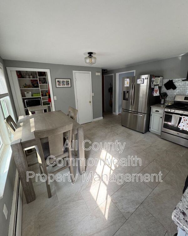 26 Tiverton Ave - Photo 5 of 13