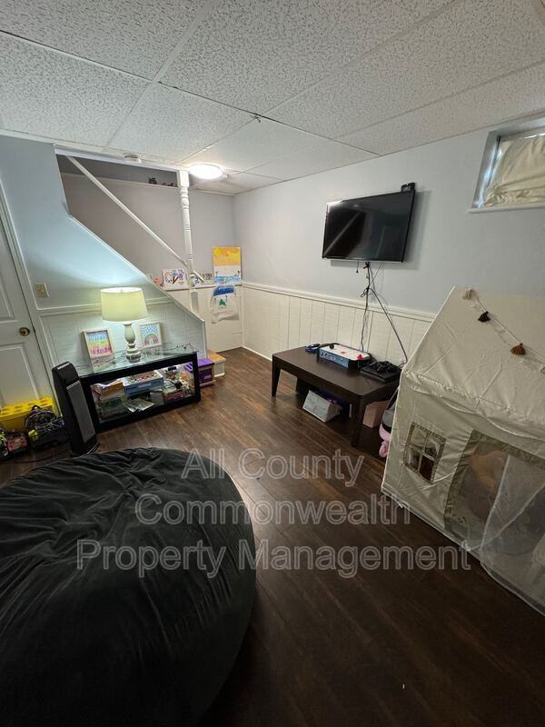 26 Tiverton Ave - Photo 6 of 13