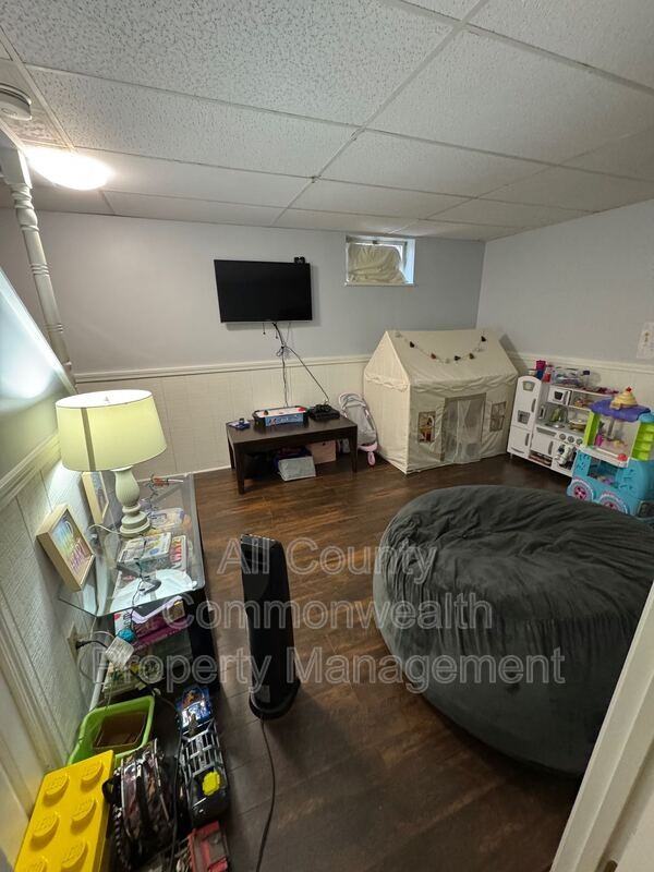 26 Tiverton Ave - Photo 7 of 13