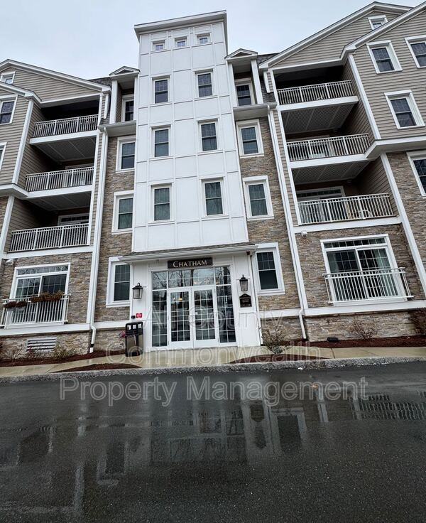 320 Middlesex Ave #C404 - Photo 2 of 20