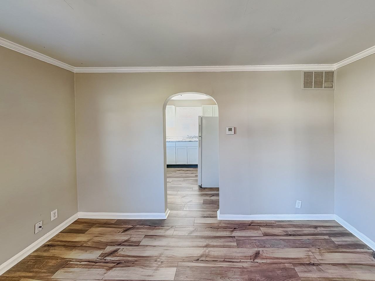 2607 N Layman Ave - Photo 2 of 15