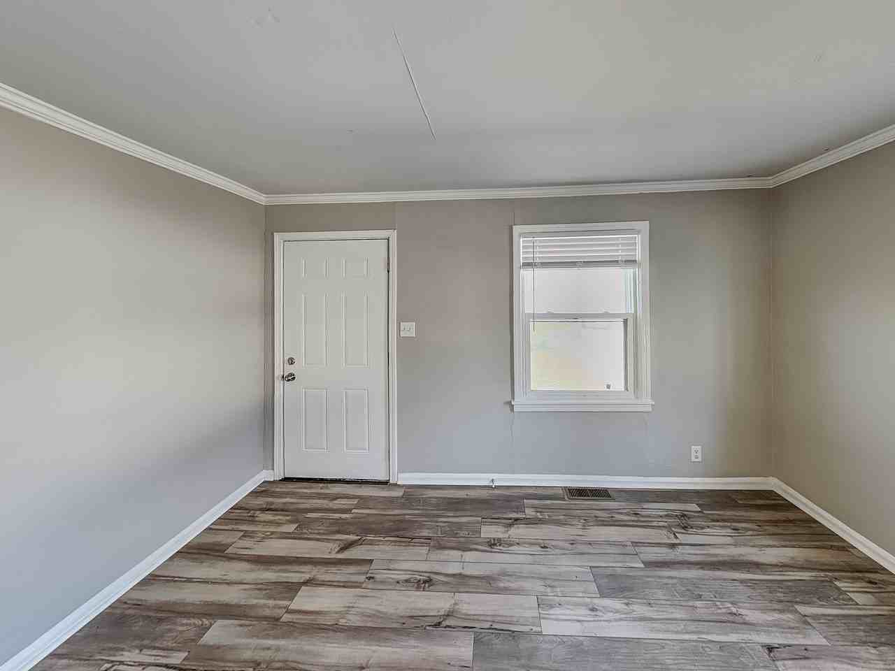 2607 N Layman Ave - Photo 3 of 15