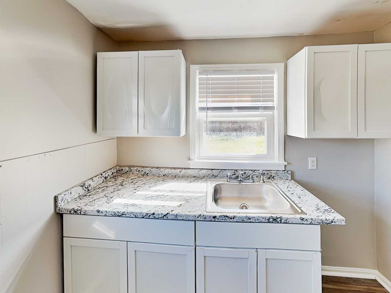 2607 N Layman Ave - Photo 4 of 15