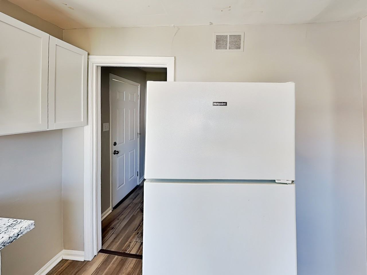 2607 N Layman Ave - Photo 5 of 15