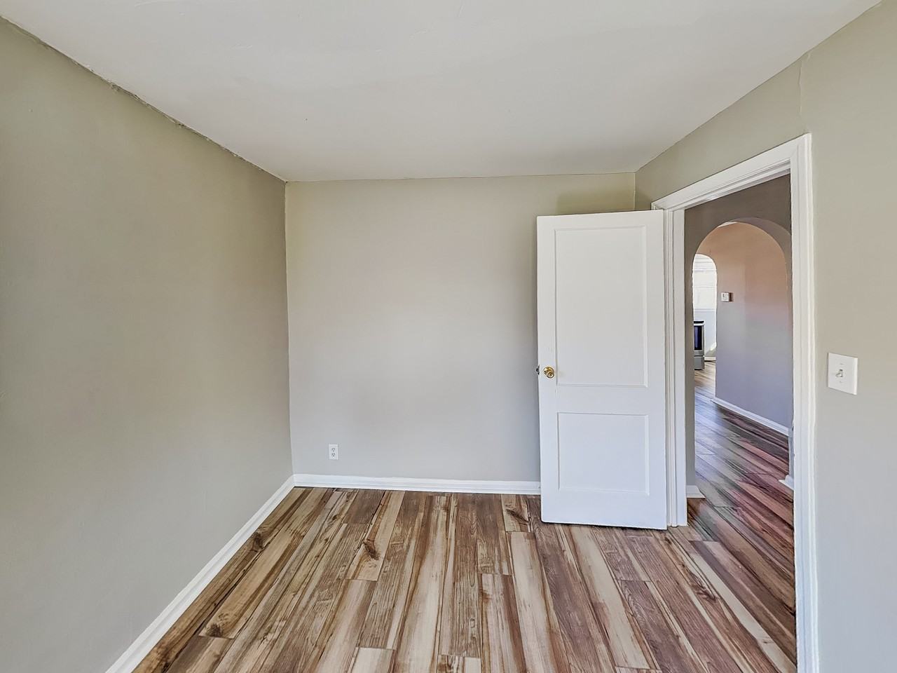 2607 N Layman Ave - Photo 6 of 15