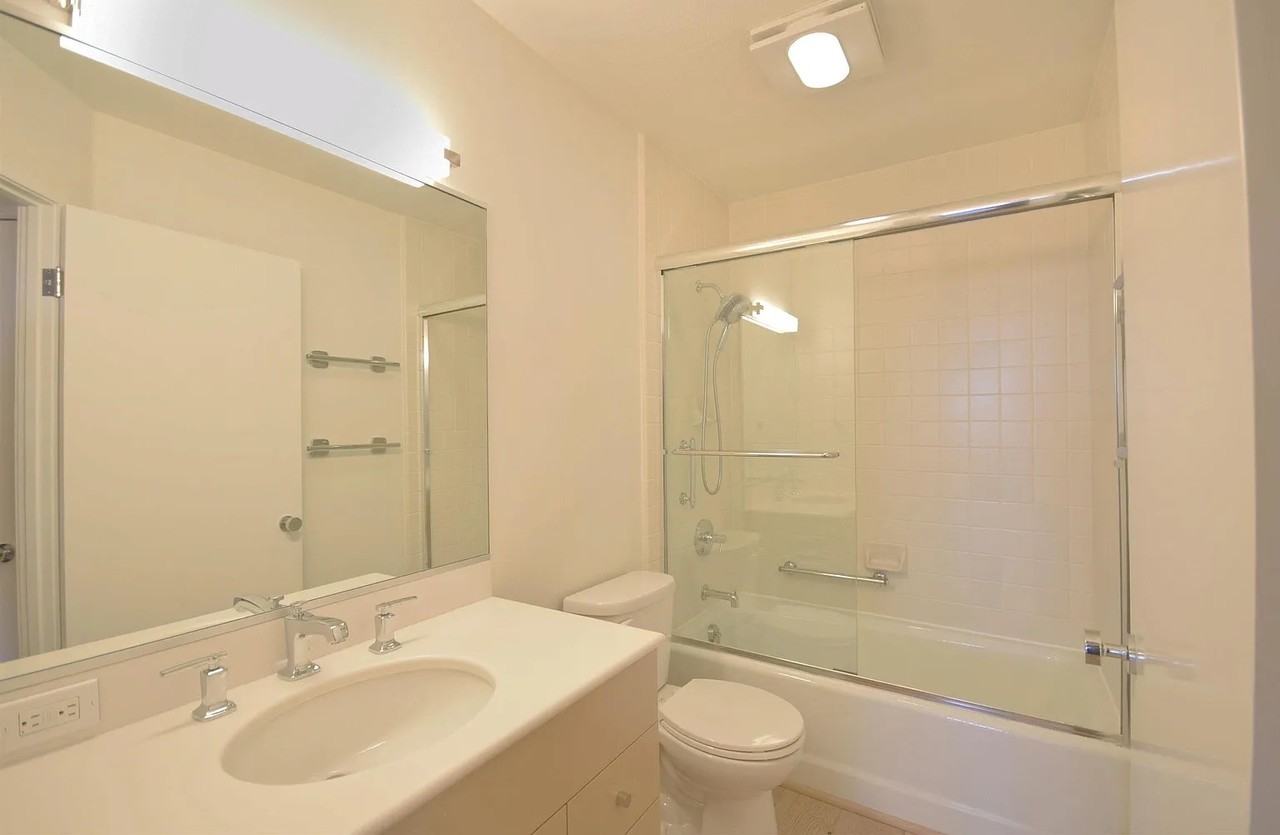 101 Lombard St - Photo 6 of 7