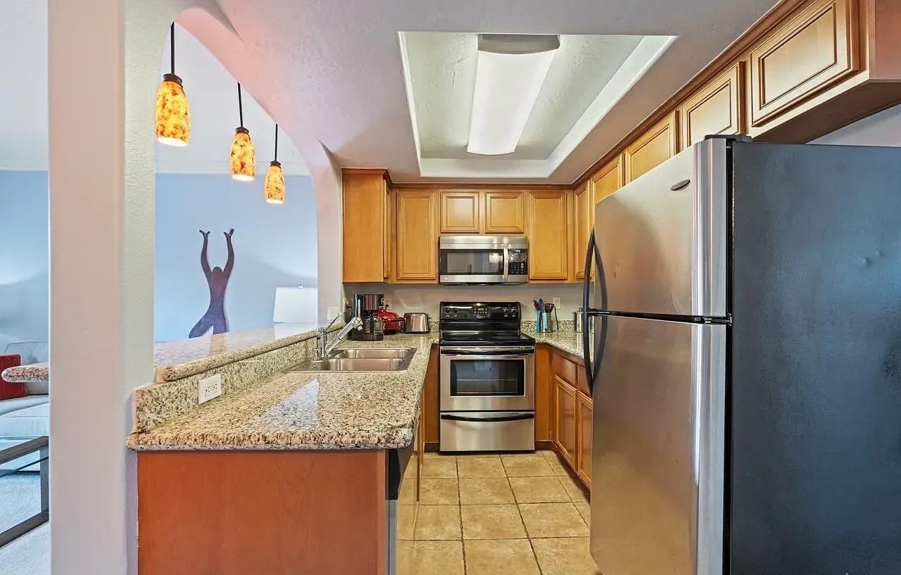 4230 48Th St - Photo 3 of 7