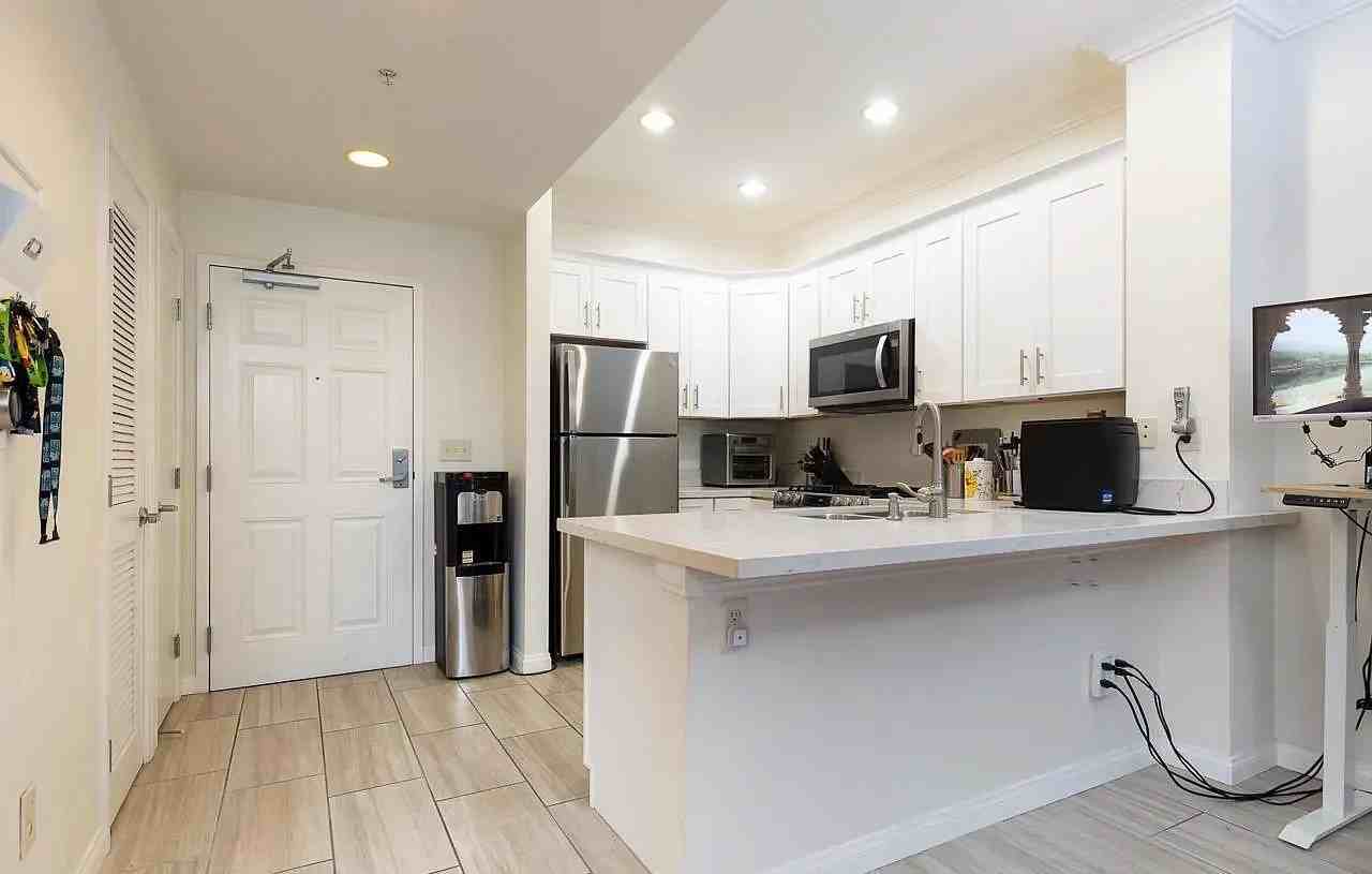 450 J St - Photo 3 of 6