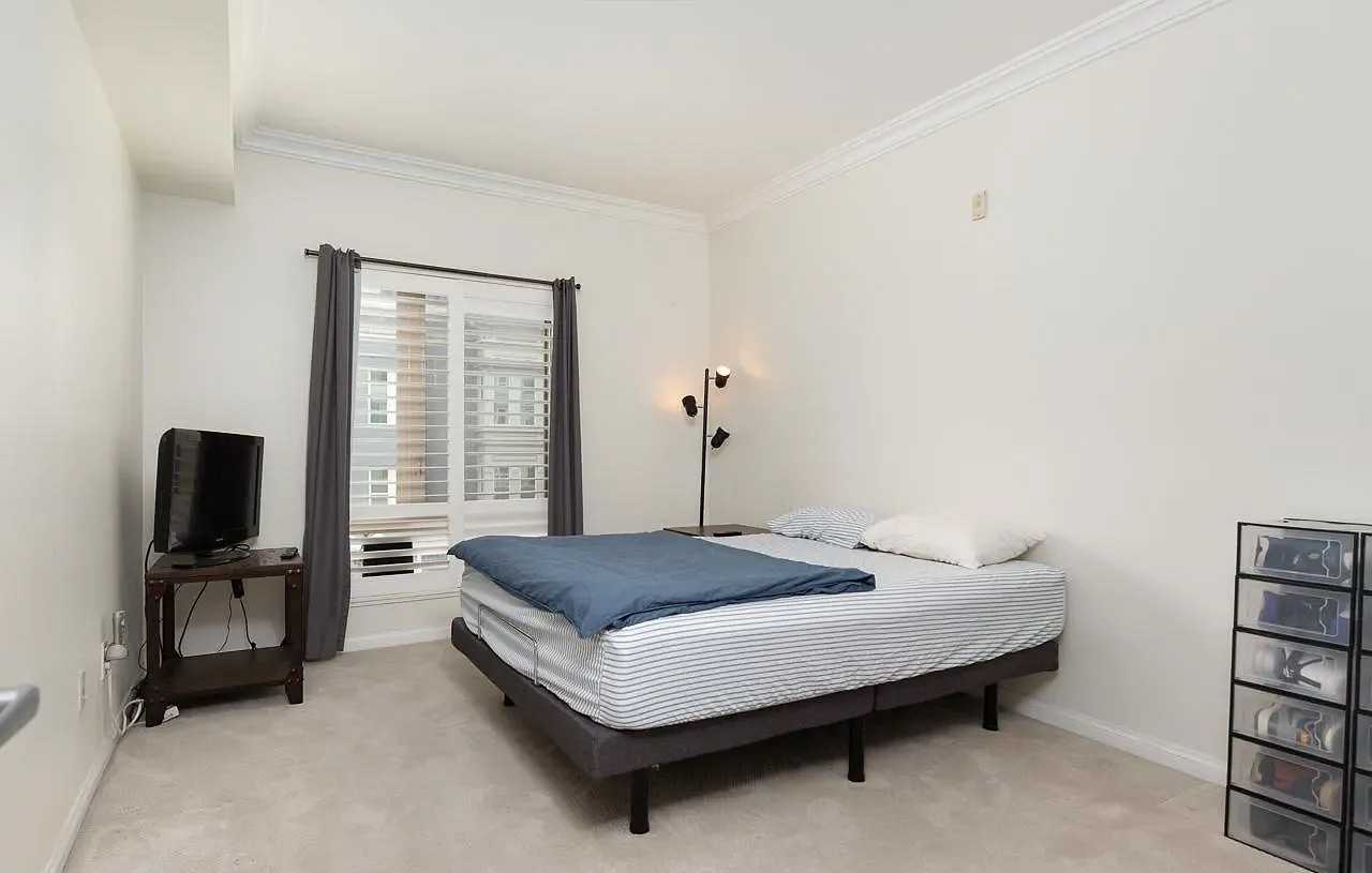 450 J St - Photo 4 of 6