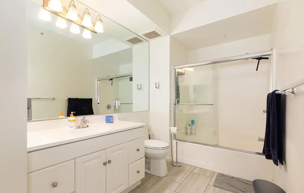 450 J St - Photo 5 of 6