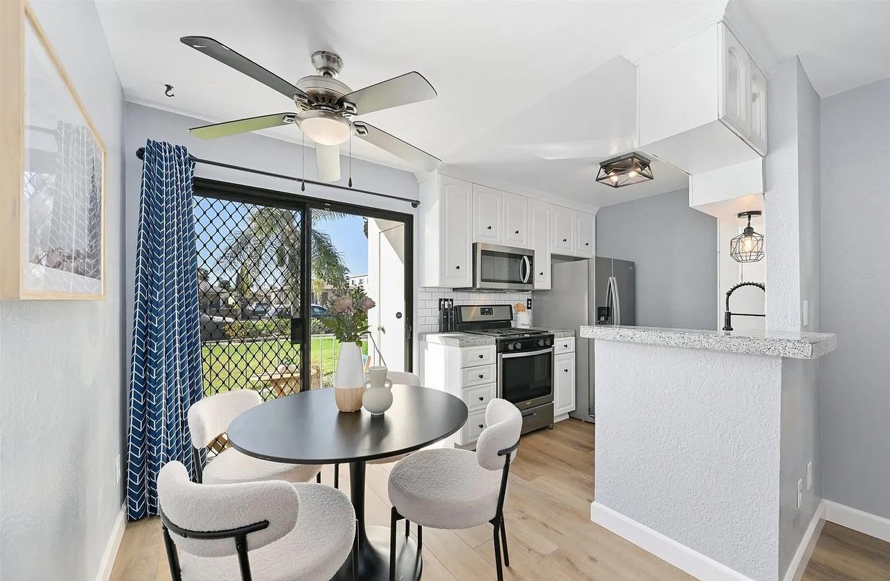 4165 Swift Ave - Photo 3 of 10