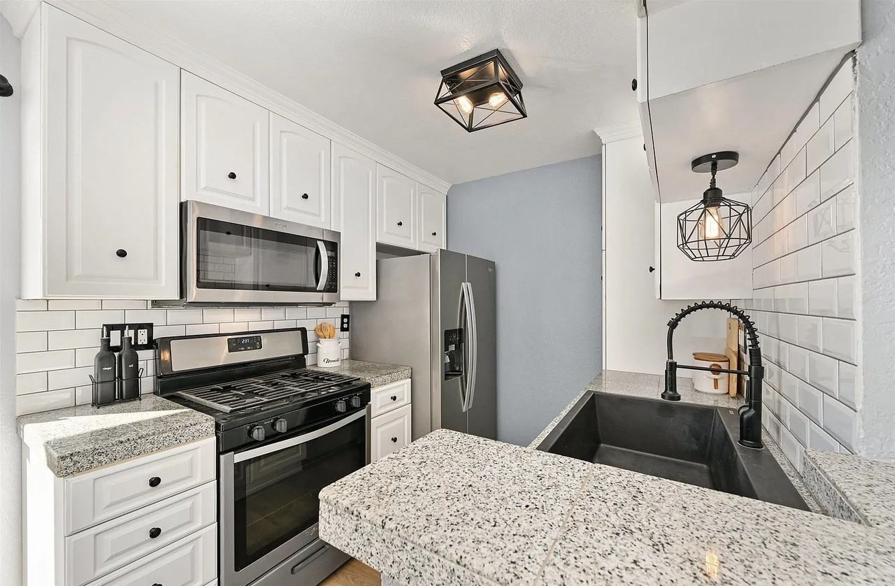 4165 Swift Ave - Photo 5 of 10