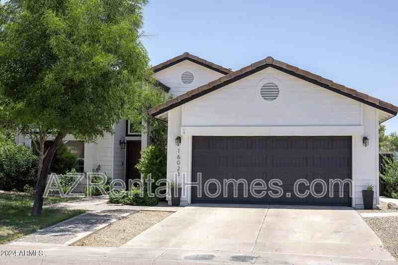 16023 N 48th Pl - Photo 2 of 31