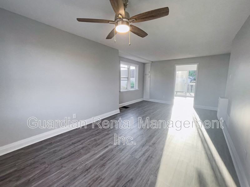 60 Secord St #1 - Photo 4 of 12