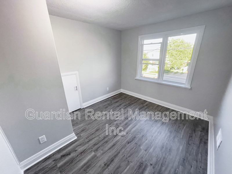 60 Secord St #1 - Photo 7 of 12