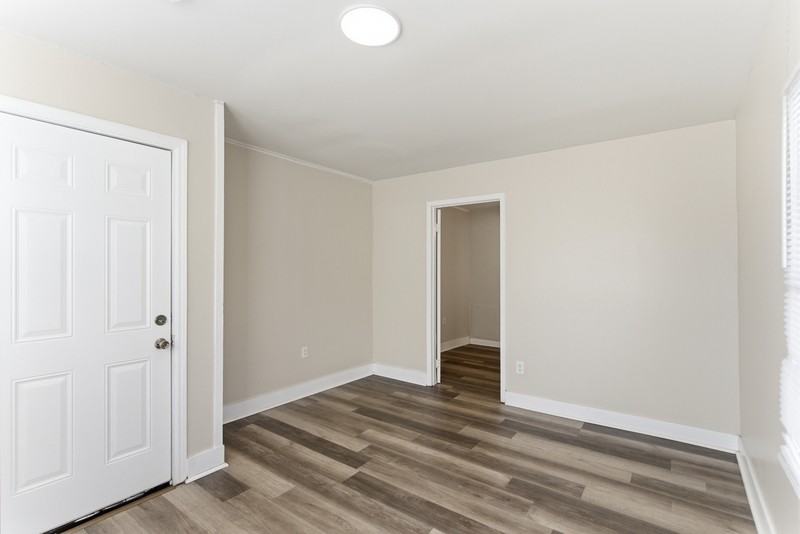 109 N Cruze St - Photo 6 of 10