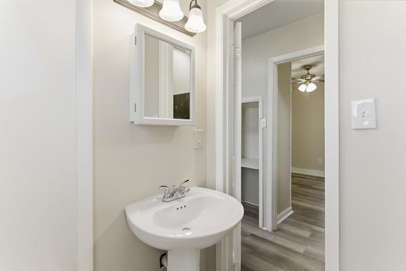 109 N Cruze St - Photo 7 of 10