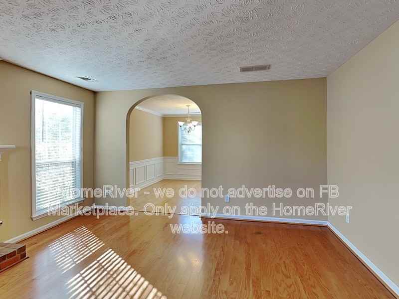 1155 Winthrope Chase Dr - Photo 5 of 33