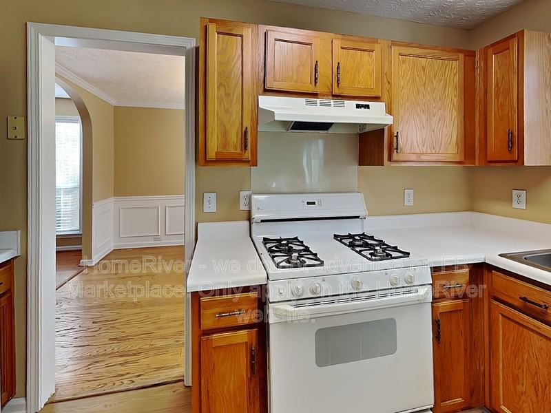 1155 Winthrope Chase Dr - Photo 7 of 33