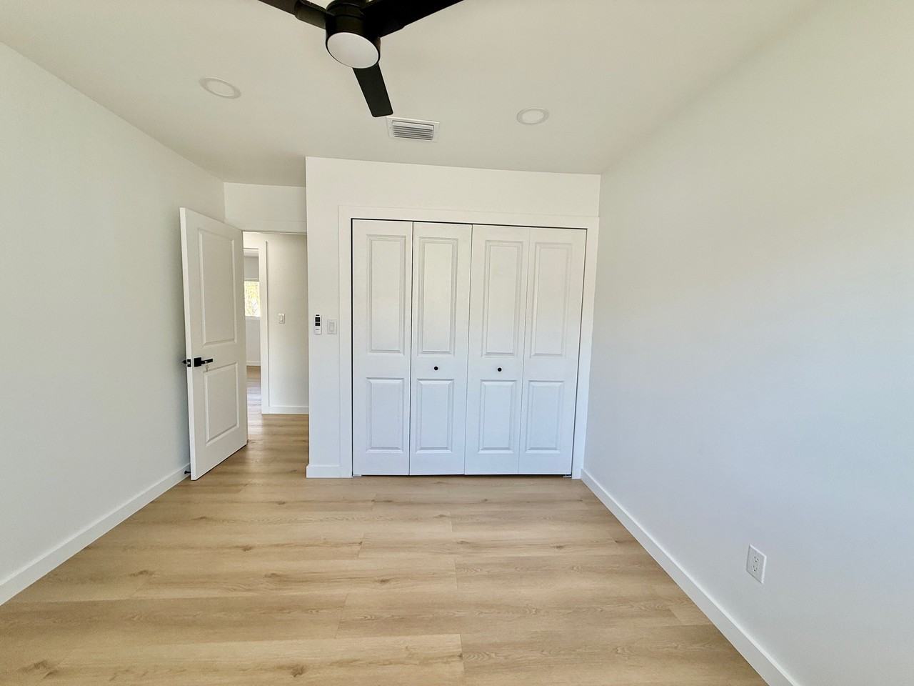 3930 E Eden Roc Cir #NA - Photo 2 of 33