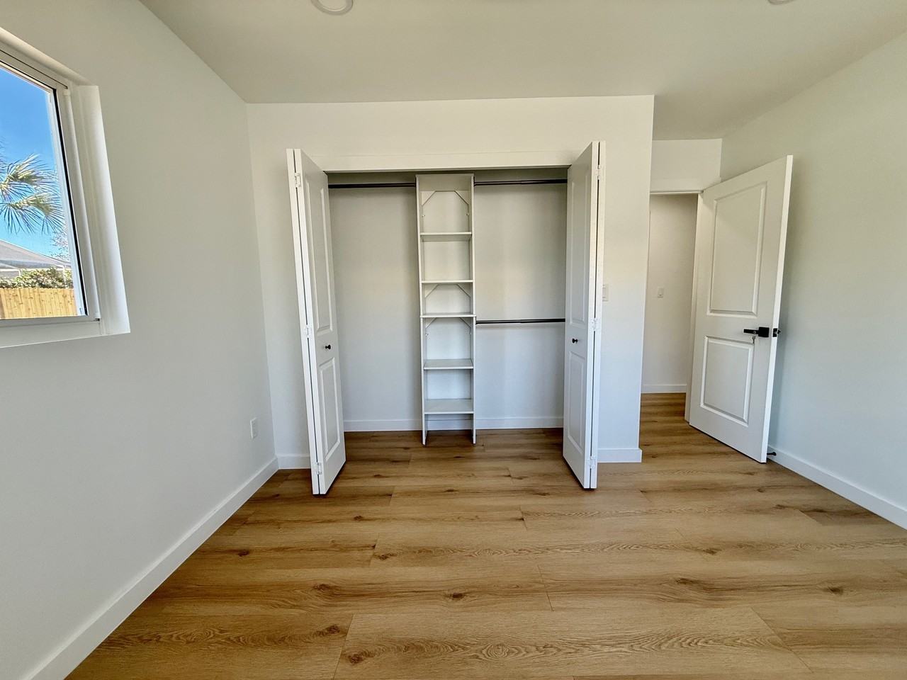 3930 E Eden Roc Cir #NA - Photo 3 of 33