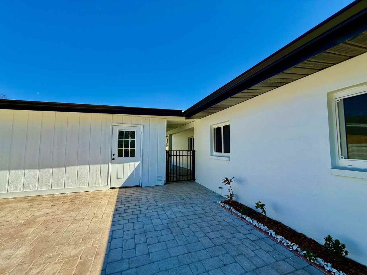 3930 E Eden Roc Cir #NA - Photo 6 of 33