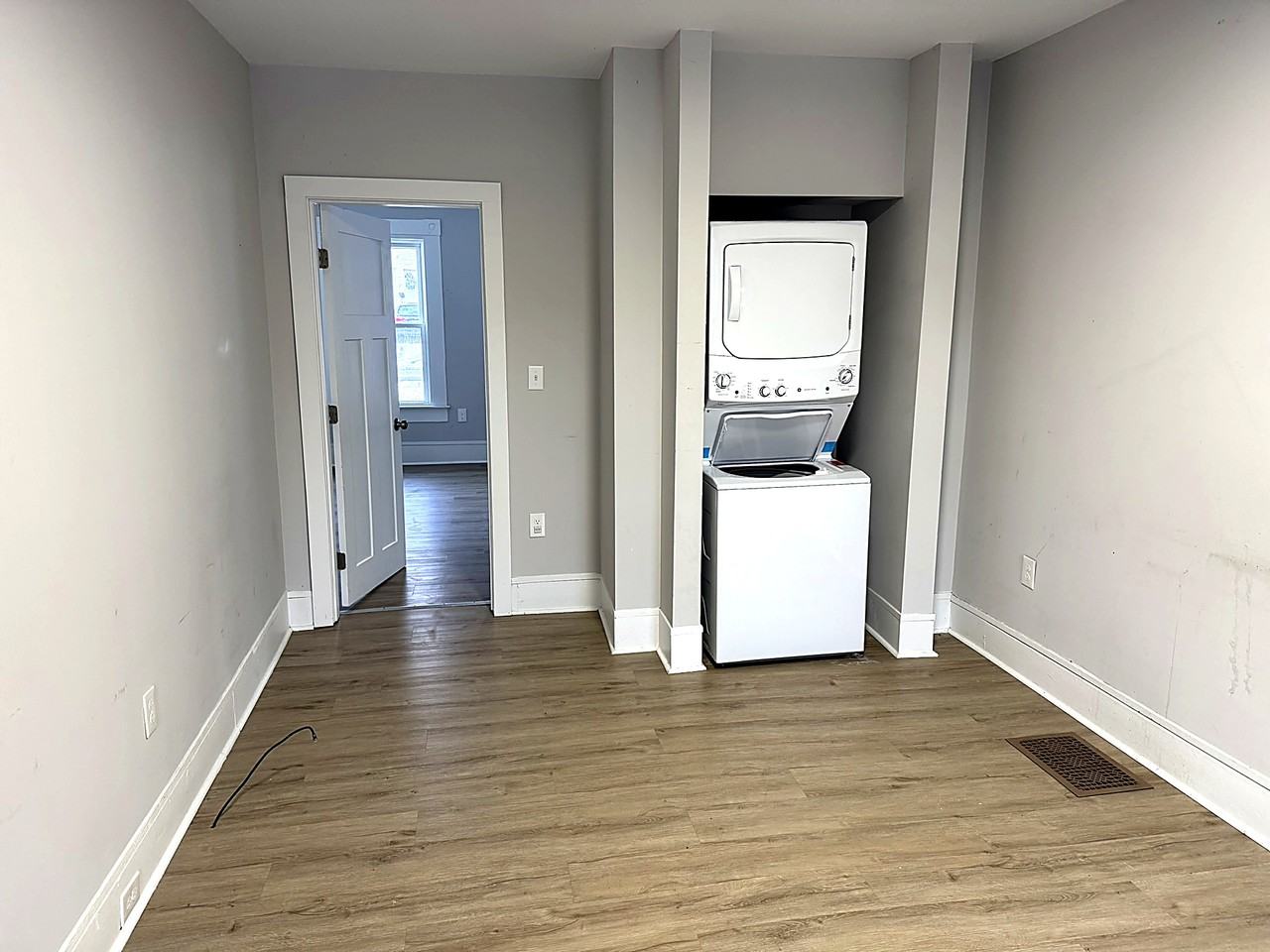 2325 Oak St #23-1 - Photo 7 of 10